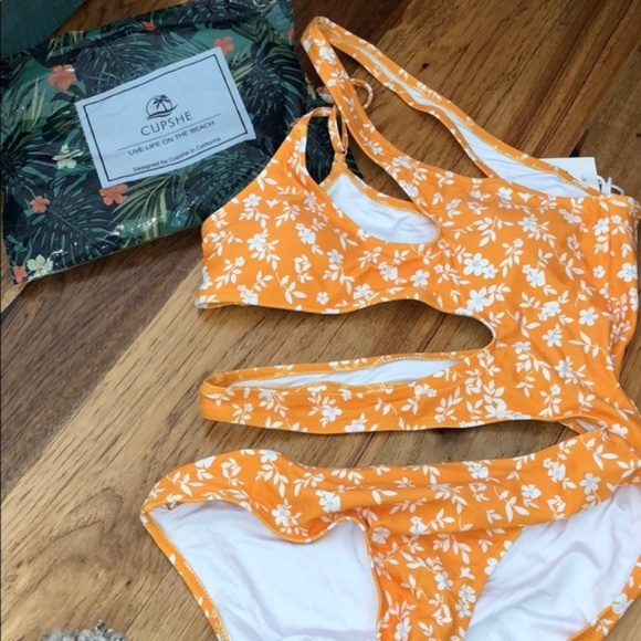 Cupshe Cutout One Piece Bathing Suit - Picture 2 of 4